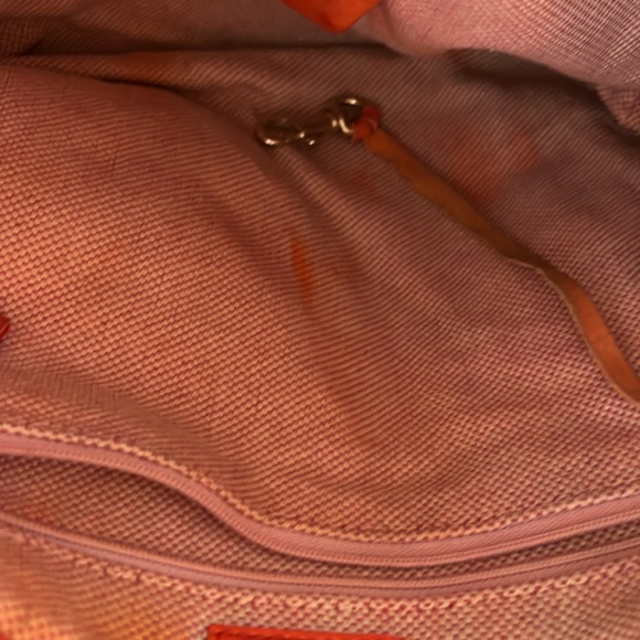 GUC shoulder bag ostrich leather has interior paint inside. - Picture 2 of 9